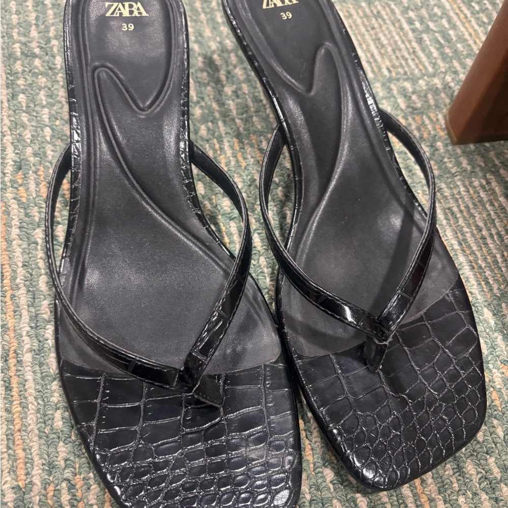 Zara Black Croc-Patterned Sandals